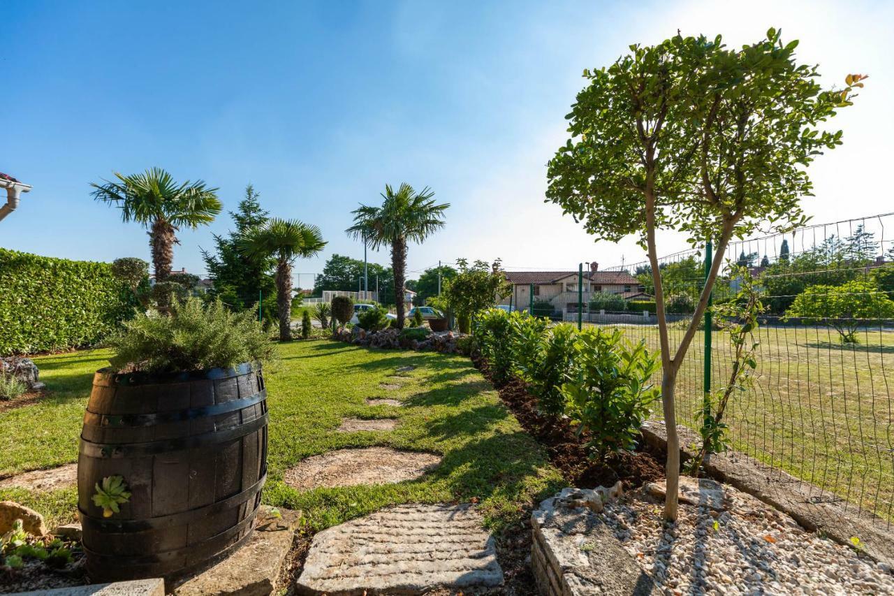 Holiday Home Ana Kanfanar Exterior photo